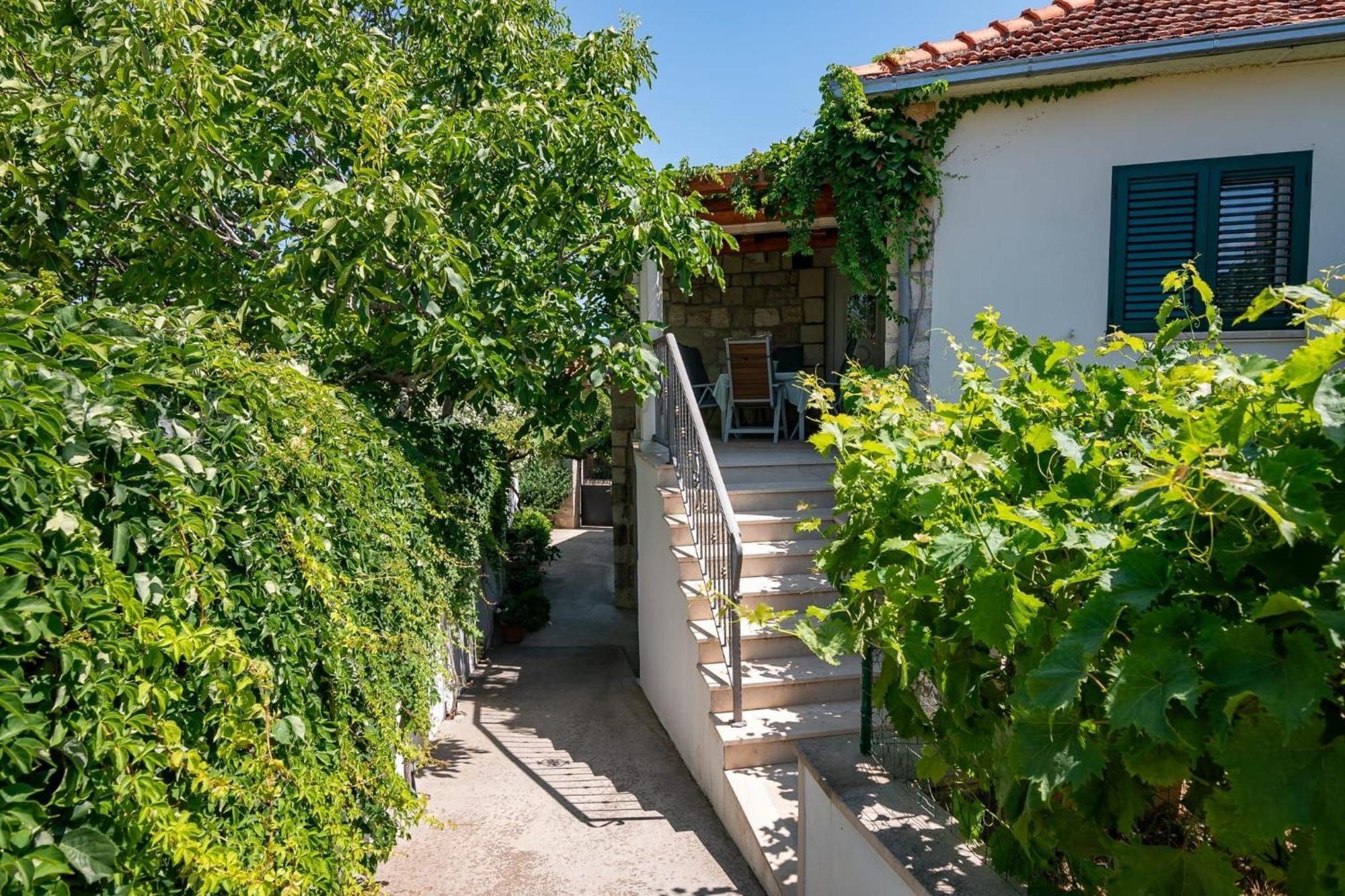 Apartments Kaja Postira Exterior photo